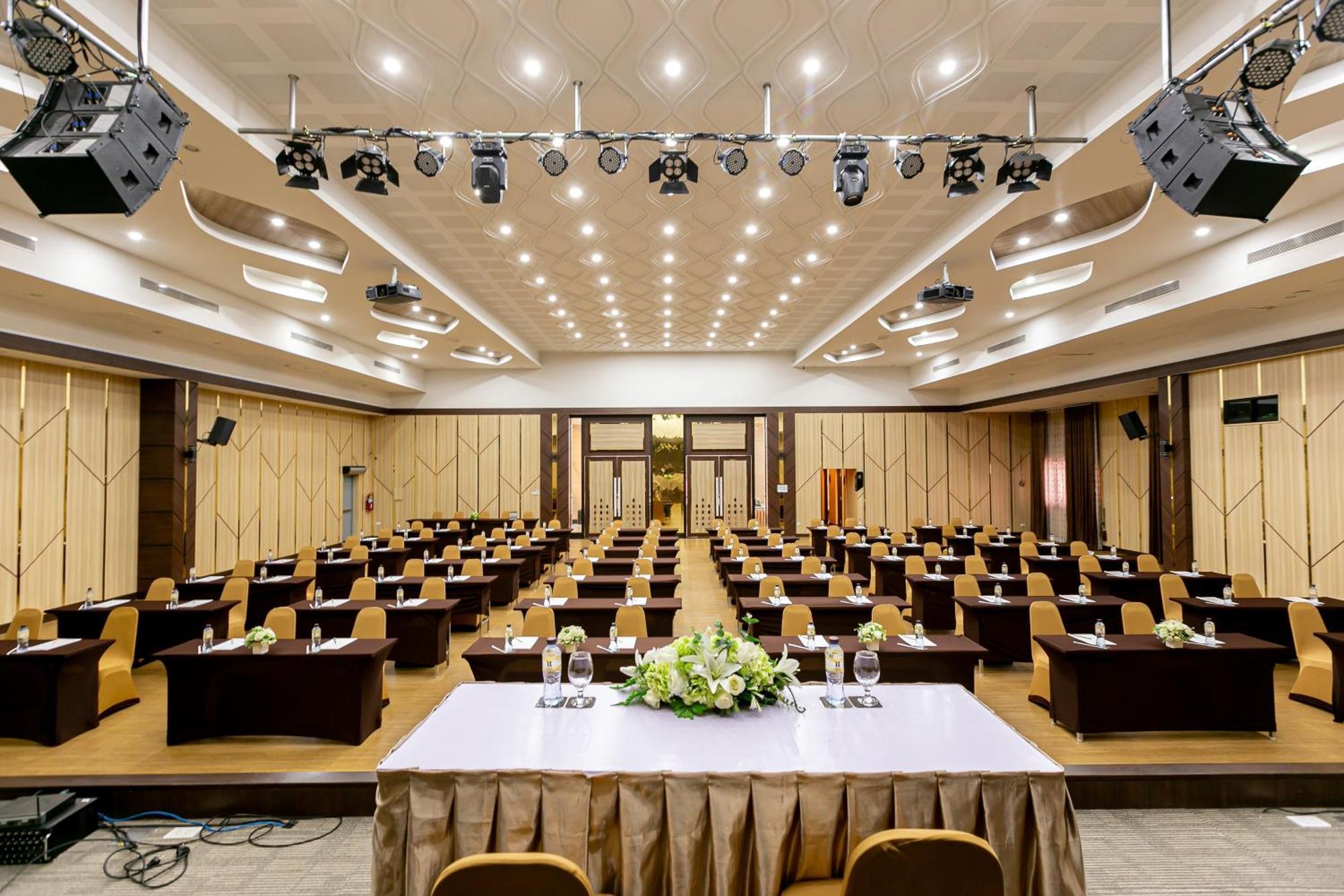 Grand Ratchapruek Hotel Pak Kret Exterior foto